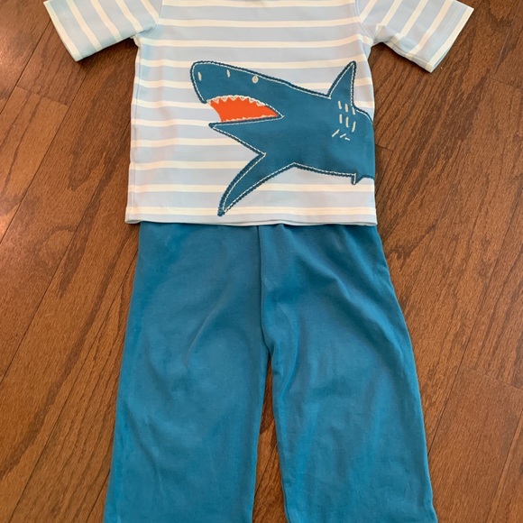 Hey Day Shark Outfit - Picture 2 of 4